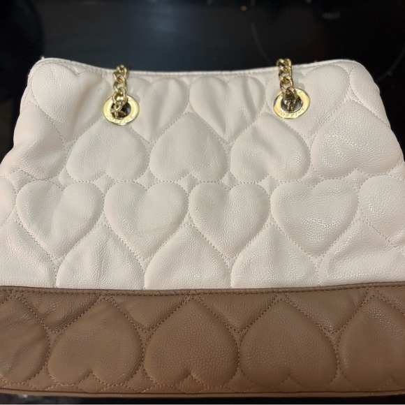 Betsey Johnson White and Tan Quilted Heart Shoulder Bag - Picture 4 of 7